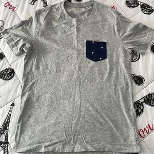 Men’s gray Gap tee